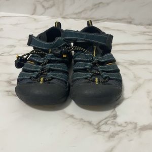 Toddler boy Keen sandals. Water proof, black & dark blue